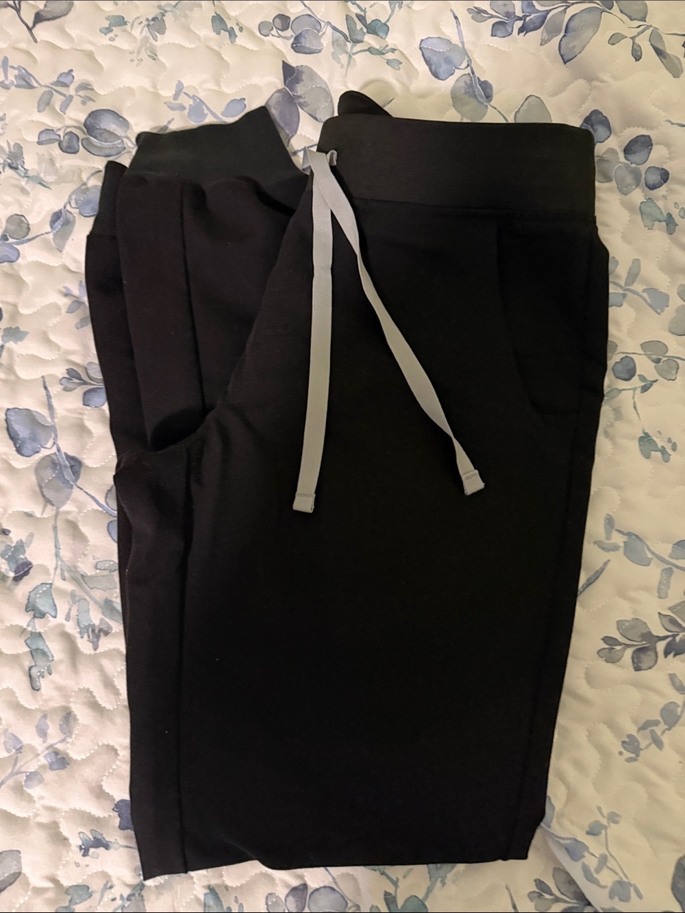 New Figs jogger scrubs in black. Size small.